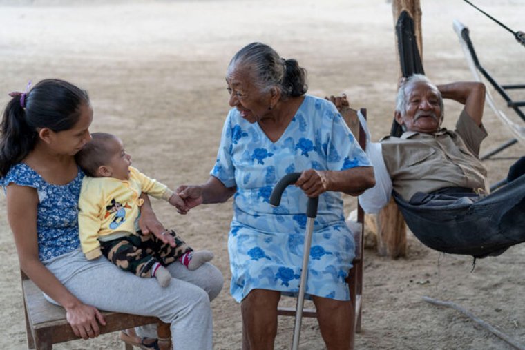 Peruvian family Photo Alex Kornhuber