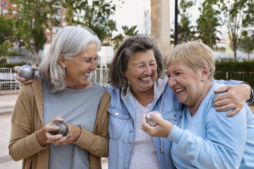 elderly friends playing petanque 