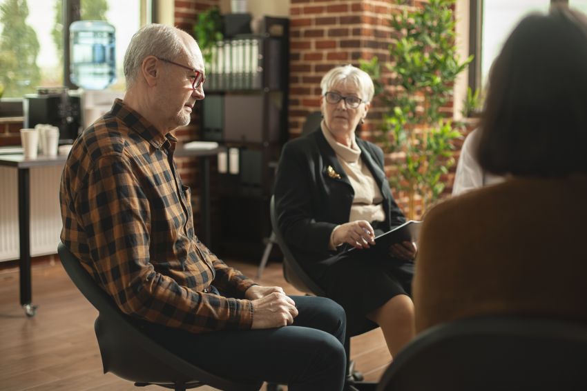 mediator meeting old man