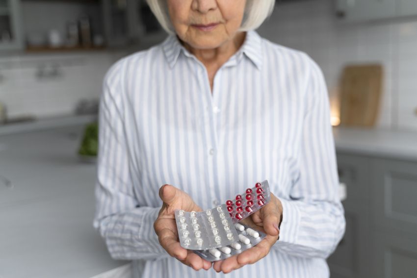 senior woman drugs alzheimer