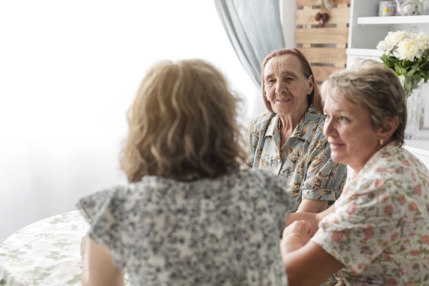 women talking communicating 