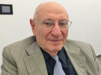 Zaven Khatchaturian PhD, ha guidato lo sviluppo del primo piano strategico nazionale per sconfiggere l'Alzheimer. Ora è consulente dell'Alzheimer's Association e cura la rivista scientifica dell'organizzazione. Molti lo considerano un pioniere del settore.